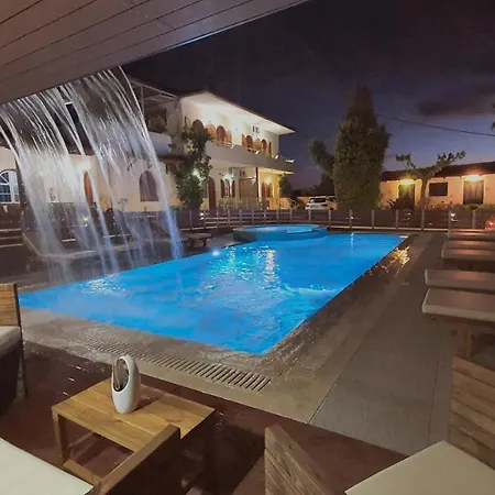 Athina Aparthotel Stoúpa