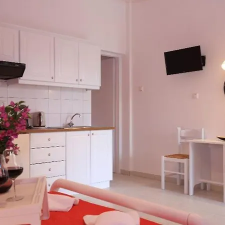 Aparthotel Athina Stoúpa