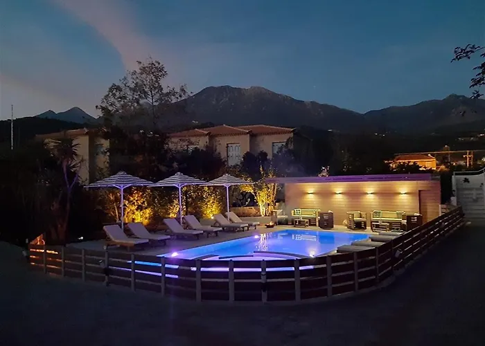 Athina Apartahotel 4*
